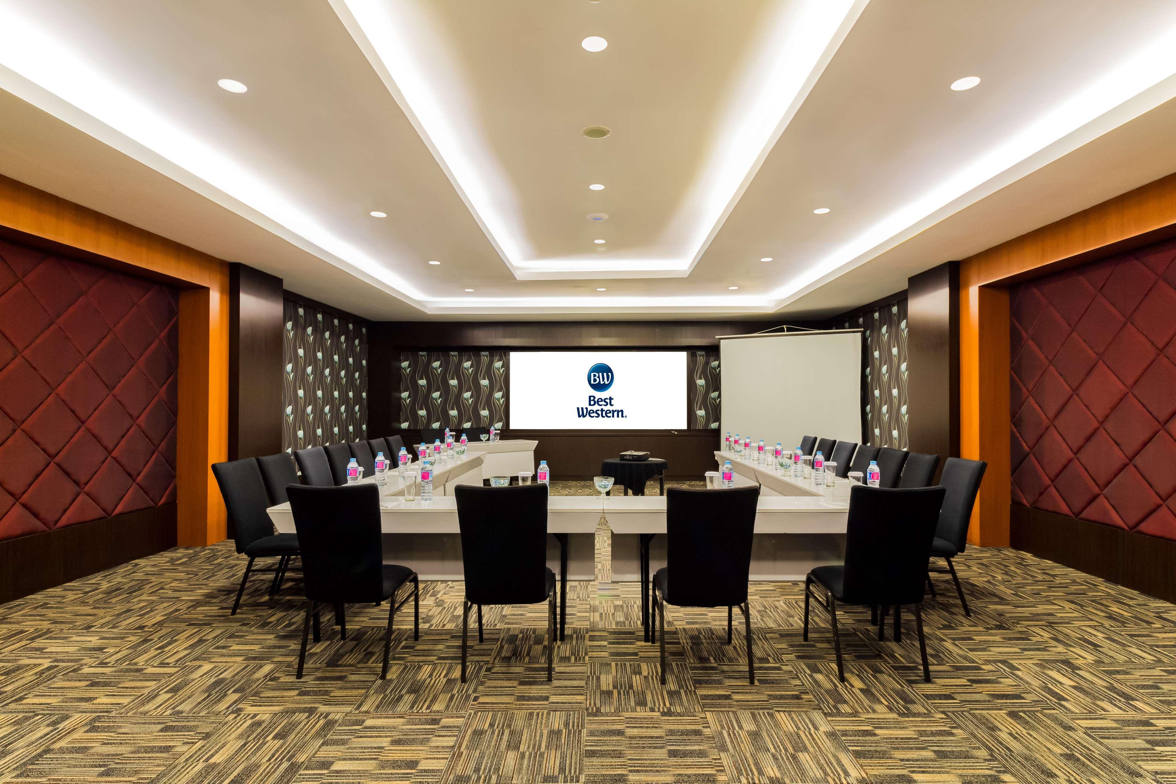 Best Western Plus Taft Inn Bagian luar foto