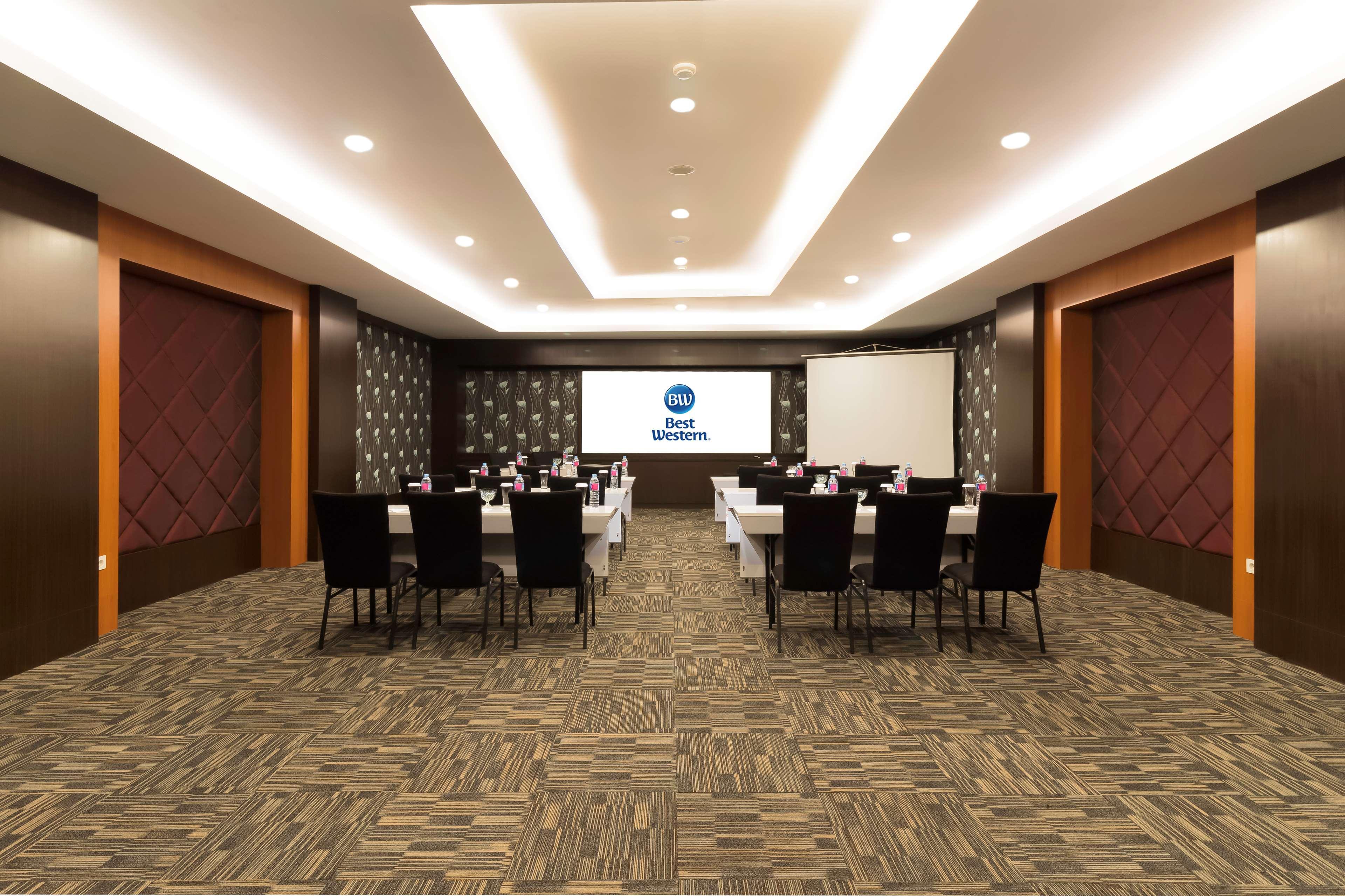 Best Western Plus Taft Inn Bagian luar foto