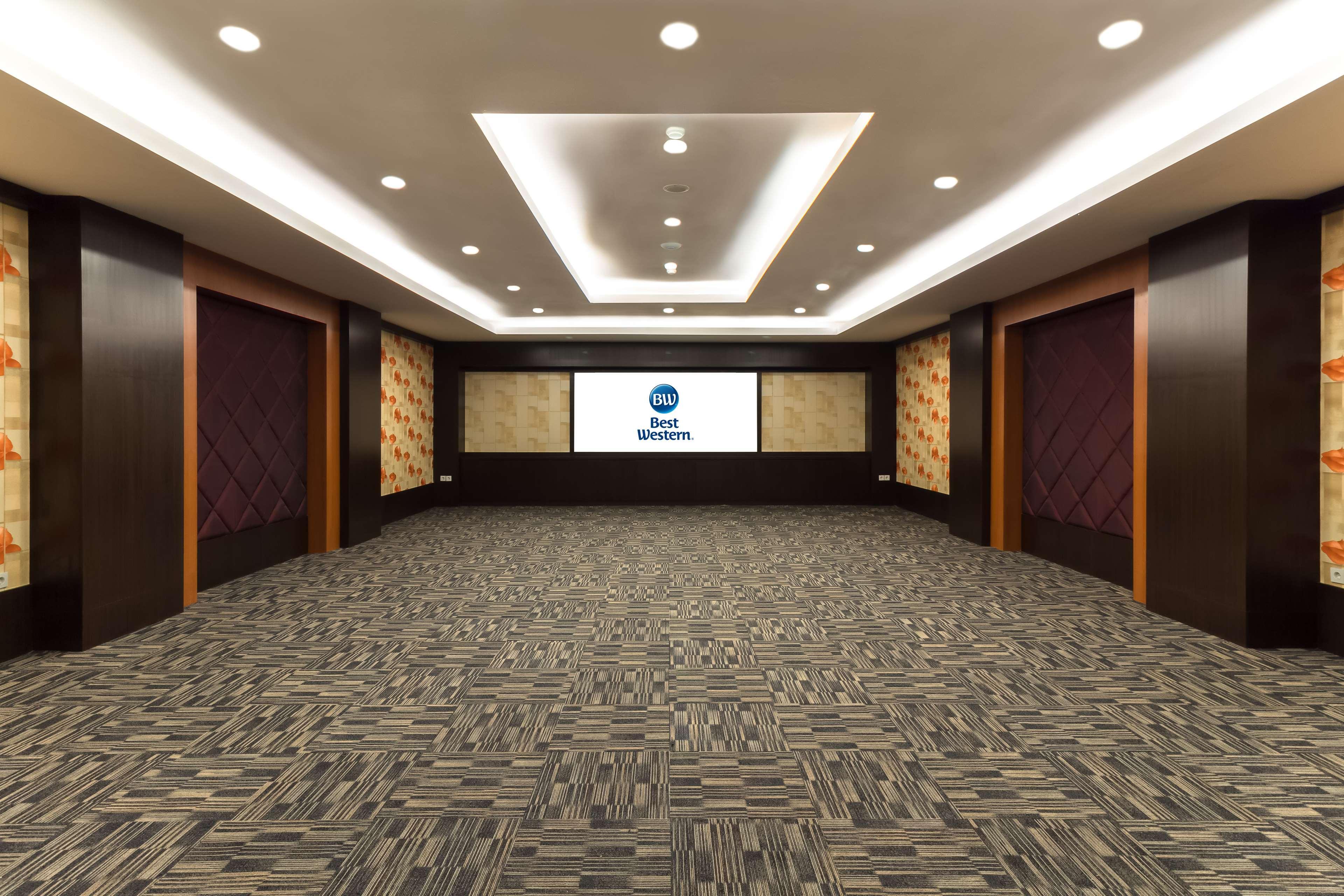 Best Western Plus Taft Inn Bagian luar foto